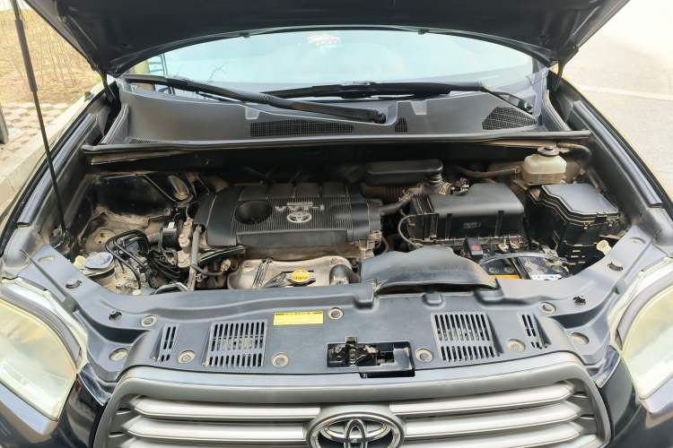 Used Toyota Highlander 2011 2.7L Two-Wheel Drive 5-Seater Elite Edition Engine Bay