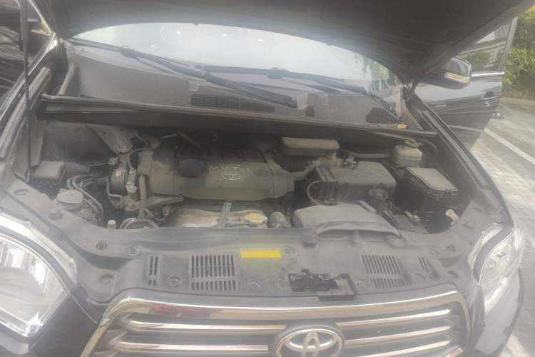 Used Toyota Highlander 2011 2.7L Two-Wheel Drive 7-Seater Luxury Edition Engine Bay