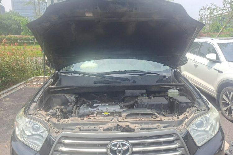 Used Toyota Highlander 2011 2.7L Two-Wheel Drive 5-Seater Elite Edition Engine Bay