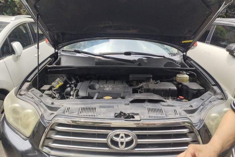 Used Toyota Highlander 2011 2.7L Two-Wheel Drive 7-Seater Luxury Edition Engine Bay
