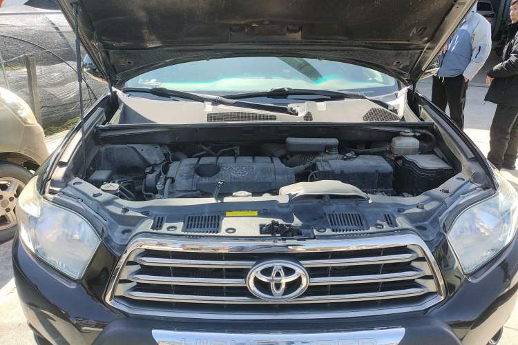 Used Toyota Highlander 2011 2.7L Two-Wheel Drive 7-Seater Luxury Edition Engine Bay
