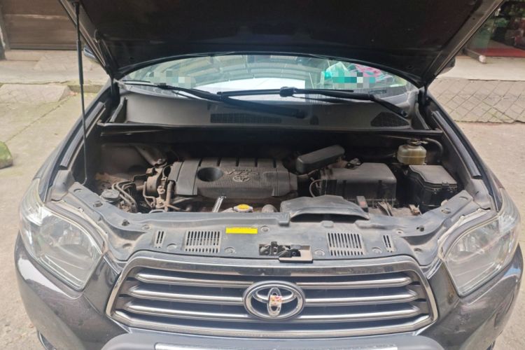 Used Toyota Highlander 2011 2.7L Two-Wheel Drive 5-Seater Sport Edition Engine Bay