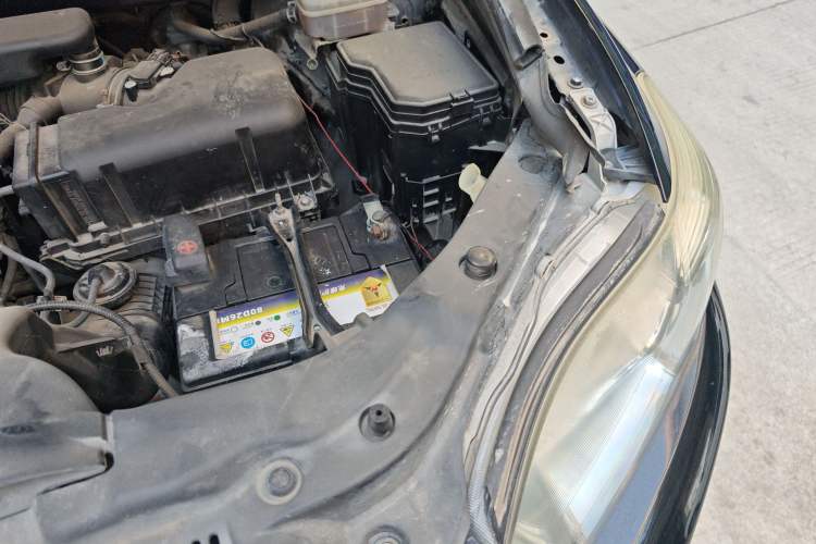 Used Toyota Highlander 2011 2.7L Two-Wheel Drive 7-Seater Luxury Edition Engine Bay Left