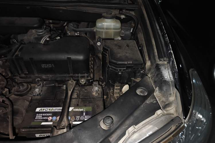 Used Toyota Highlander 2011 2.7L Two-Wheel Drive 7-Seater Supreme Edition Engine Bay Left
