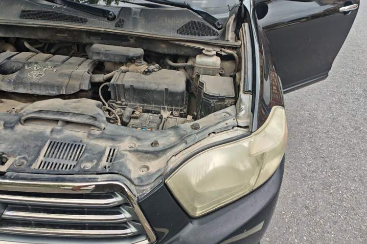 Used Toyota Highlander 2011 2.7L Two-Wheel Drive 7-Seater Luxury Edition Engine Bay Left