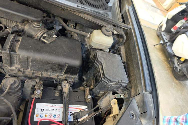 Used Toyota Highlander 2011 2.7L Two-Wheel Drive 7-Seater Luxury Edition Engine Bay Left