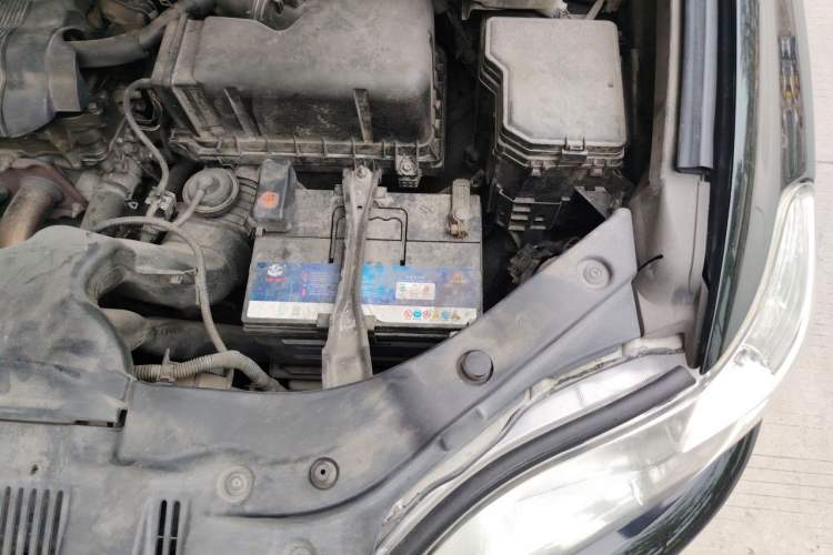 Used Toyota Highlander 2011 2.7L Two-Wheel Drive 7-Seater Elite Edition Engine Bay Left