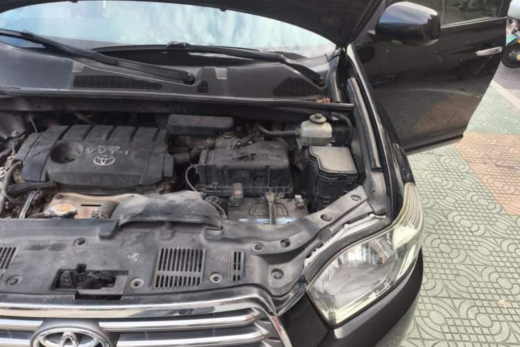 Used Toyota Highlander 2011 2.7L Two-Wheel Drive 7-Seater Supreme Edition Engine Bay Left