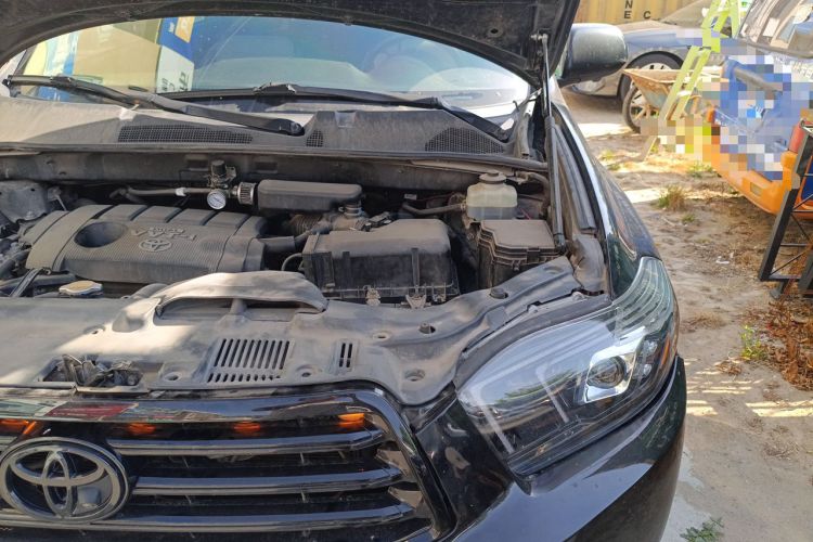 Used Toyota Highlander 2011 2.7L Two-Wheel Drive 5-Seater Elite Edition Engine Bay Left