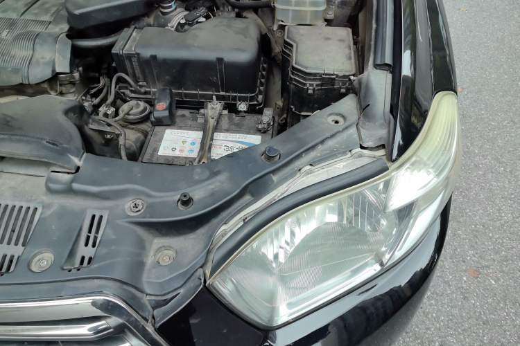 Used Toyota Highlander 2011 2.7L Two-Wheel Drive 7-Seater Luxury Edition Engine Bay Left
