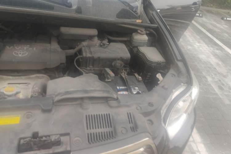 Used Toyota Highlander 2011 2.7L Two-Wheel Drive 7-Seater Luxury Edition Engine Bay Left