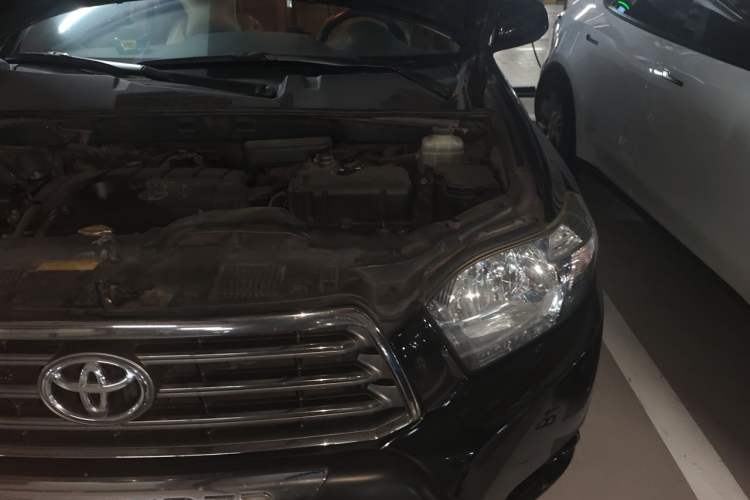 Used Toyota Highlander 2011 2.7L Two-Wheel Drive 7-Seater Luxury Navigation Edition Engine Bay Left