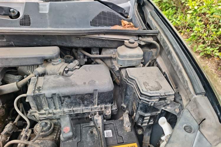 Used Toyota Highlander 2011 2.7L Two-Wheel Drive 5-Seater Sport Edition Engine Bay Left