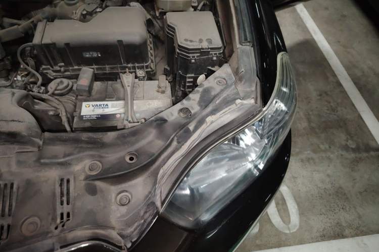 Used Toyota Highlander 2011 2.7L Two-Wheel Drive 7-Seater Luxury Edition Engine Bay Left