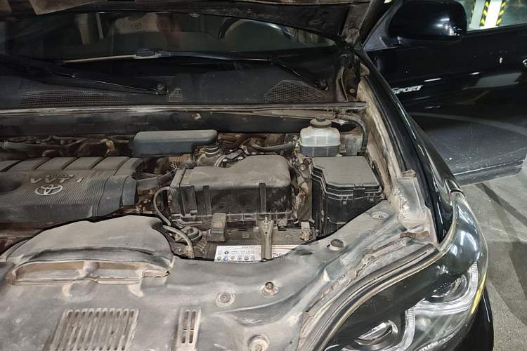 Used Toyota Highlander 2011 2.7L Two-Wheel Drive 7-Seater Luxury Navigation Edition Engine Bay Left