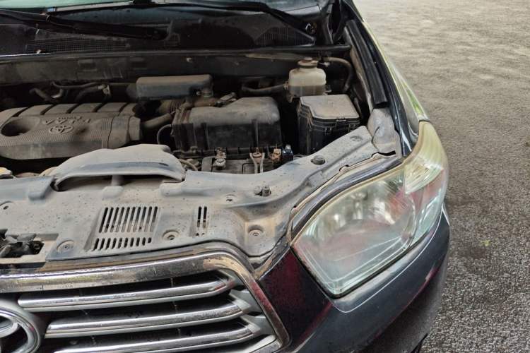 Used Toyota Highlander 2011 2.7L Two-Wheel Drive 7-Seater Luxury Edition Engine Bay Left