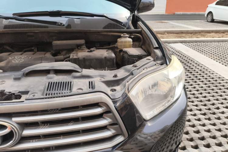 Used Toyota Highlander 2011 2.7L Two-Wheel Drive 5-Seater Elite Edition Engine Bay Left