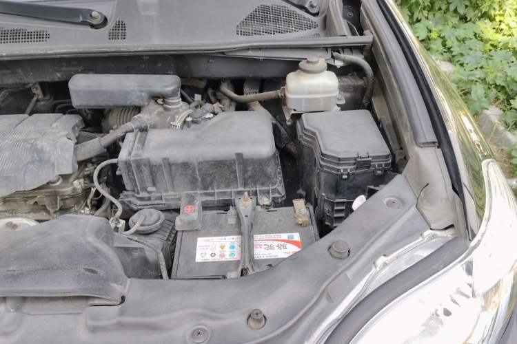 Used Toyota Highlander 2011 2.7L Two-Wheel Drive 7-Seater Luxury Edition Engine Bay Left
