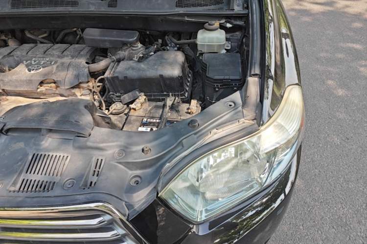 Used Toyota Highlander 2011 2.7L Two-Wheel Drive 7-Seater Luxury Navigation Edition Engine Bay Left