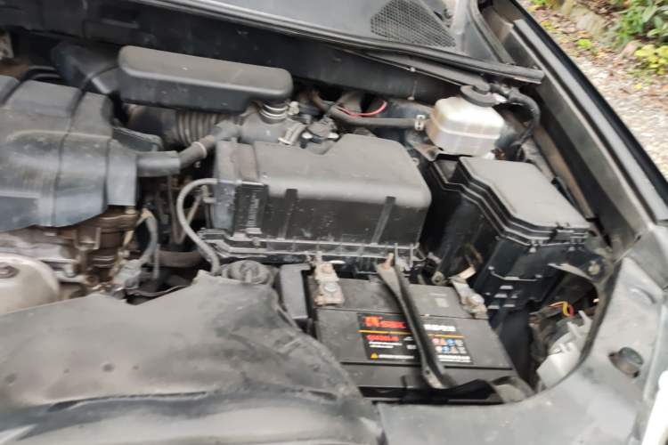 Used Toyota Highlander 2011 2.7L Two-Wheel Drive 7-Seater Luxury Edition Engine Bay Left