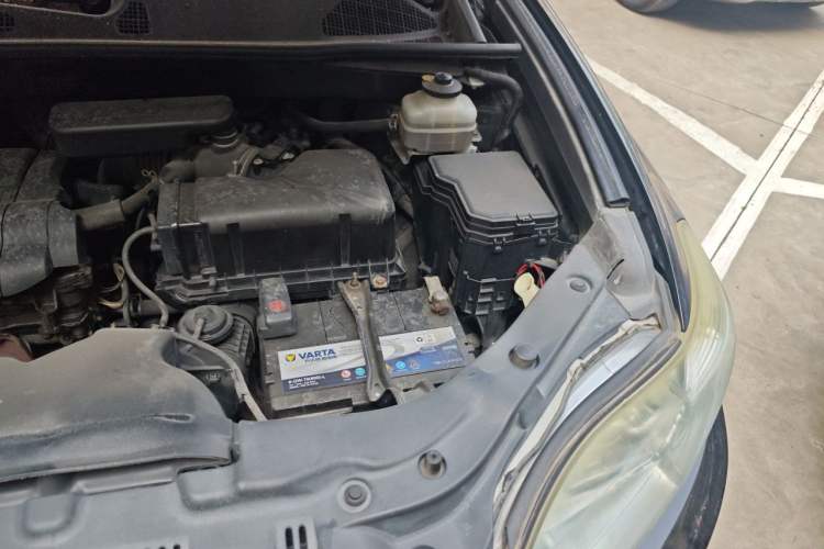 Used Toyota Highlander 2011 2.7L Two-Wheel Drive 7-Seater Luxury Edition Engine Bay Left