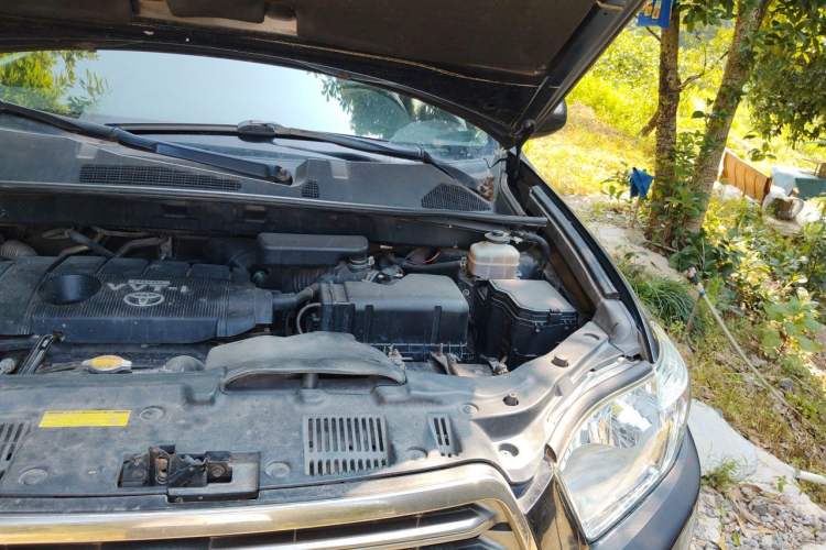 Used Toyota Highlander 2011 2.7L Two-Wheel Drive 7-Seater Luxury Edition Engine Bay Left