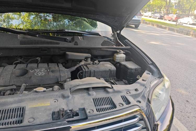 Used Toyota Highlander 2011 2.7L Two-Wheel Drive 7-Seater Luxury Navigation Edition Engine Bay Left