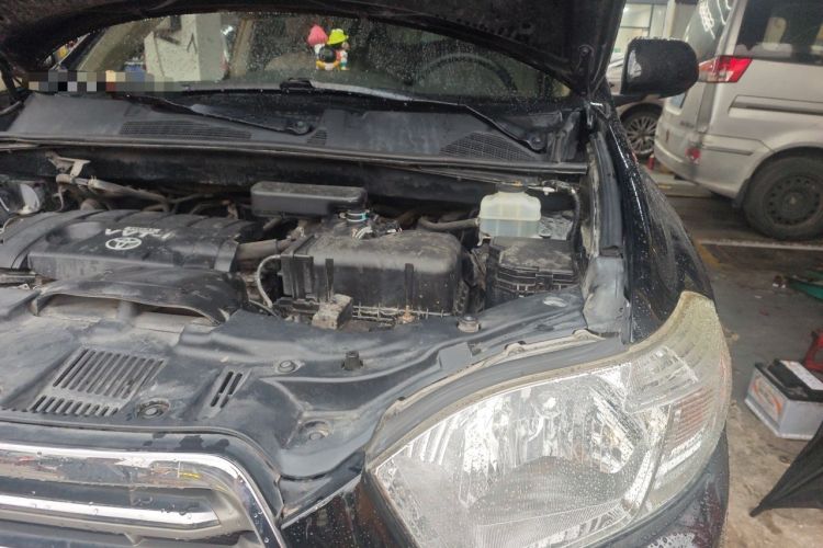 Used Toyota Highlander 2011 2.7L Two-Wheel Drive 7-Seater Supreme Edition Engine Bay Left