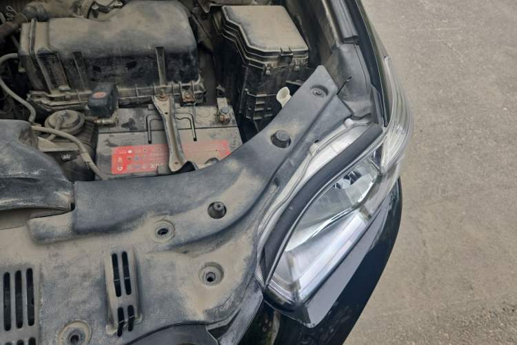 Used Toyota Highlander 2011 2.7L Two-Wheel Drive 7-Seater Elite Edition Engine Bay Left