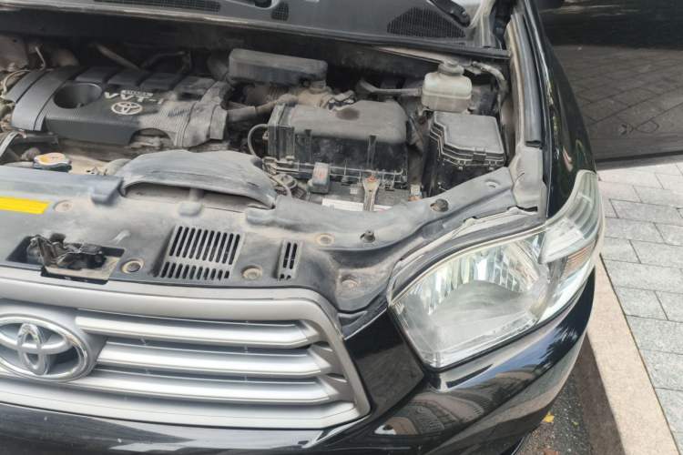 Used Toyota Highlander 2011 2.7L Two-Wheel Drive 5-Seater Elite Edition Engine Bay Left