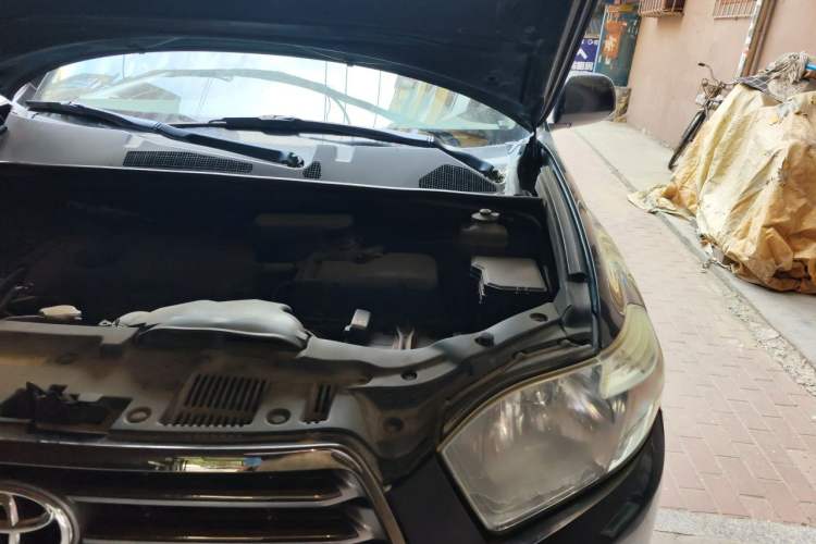 Used Toyota Highlander 2011 2.7L Two-Wheel Drive 7-Seater Luxury Edition Engine Bay Left