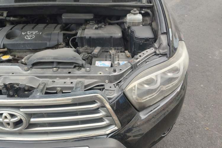 Used Toyota Highlander 2011 2.7L Two-Wheel Drive 7-Seater Luxury Edition Engine Bay Left