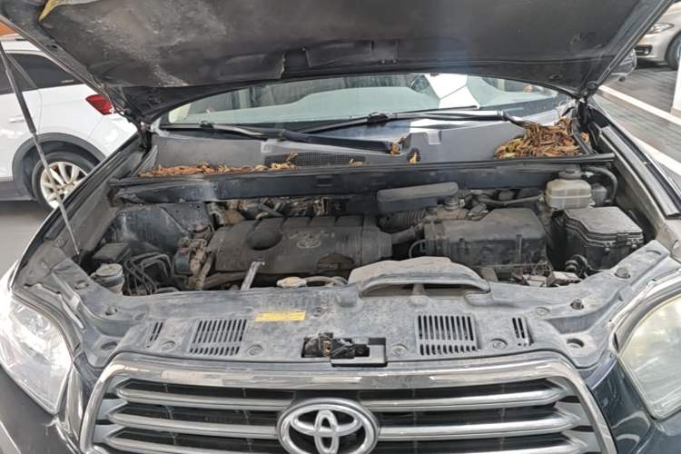 Used Toyota Highlander 2011 2.7L Two-Wheel Drive 7-Seater Luxury Edition Engine Bay