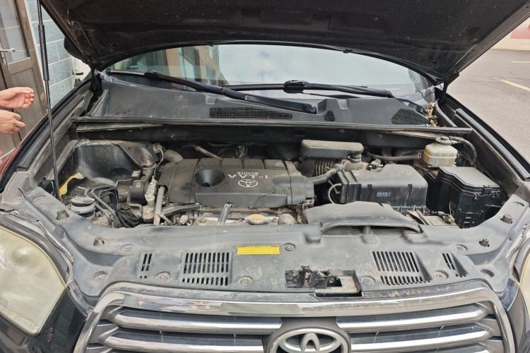 Used Toyota Highlander 2011 2.7L Two-Wheel Drive 5-Seater Elite Edition Engine Bay
