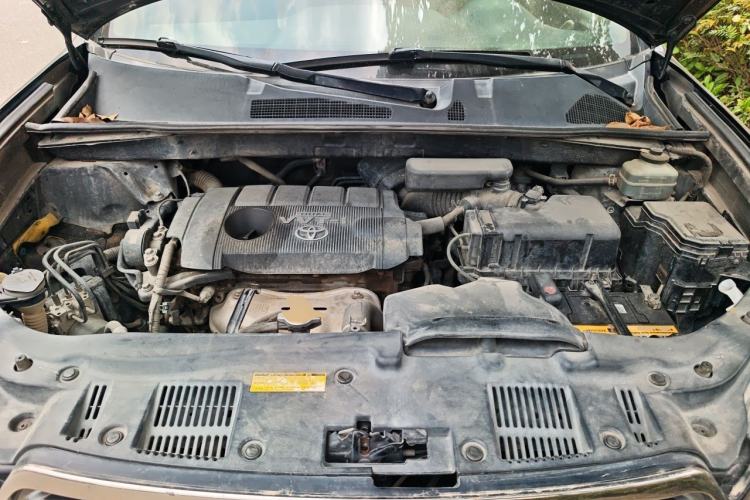 Used Toyota Highlander 2011 2.7L Two-Wheel Drive 5-Seater Sport Edition Engine Bay