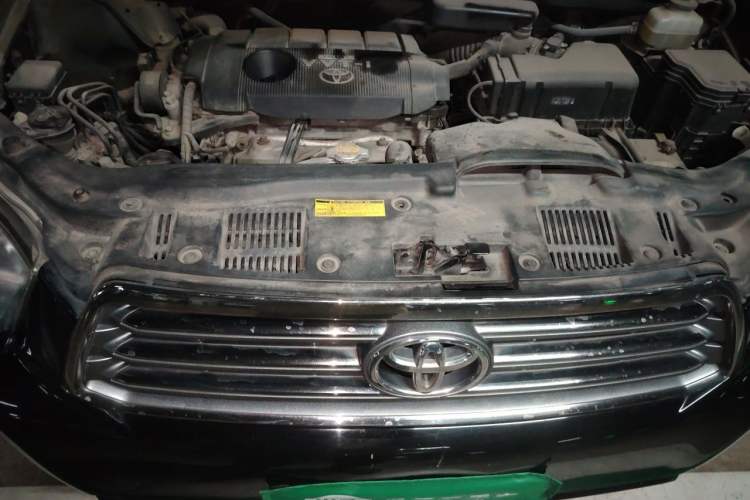 Used Toyota Highlander 2011 2.7L Two-Wheel Drive 7-Seater Luxury Edition Engine Bay
