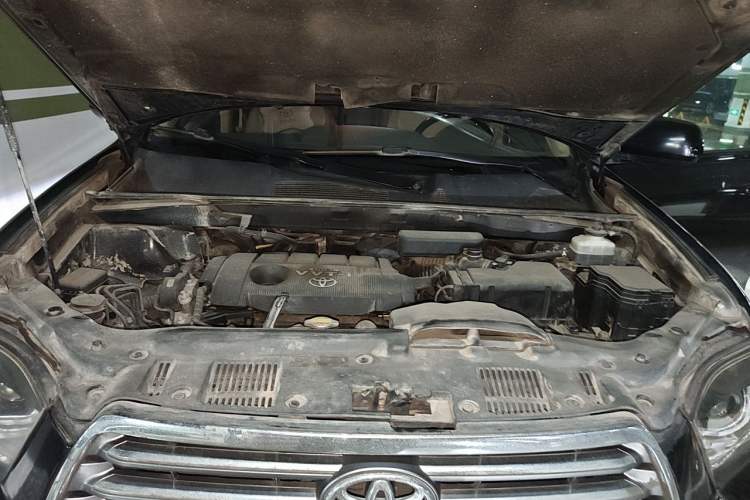 Used Toyota Highlander 2011 2.7L Two-Wheel Drive 7-Seater Luxury Navigation Edition Engine Bay