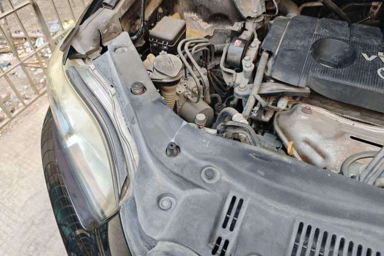 Used Toyota Highlander 2011 2.7L Two-Wheel Drive 7-Seater Luxury Edition Engine Bay Right