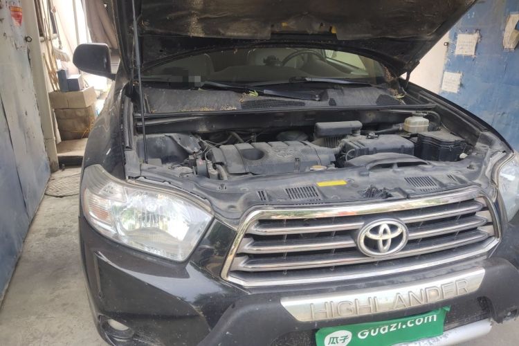 Used Toyota Highlander 2011 2.7L Two-Wheel Drive 7-Seater Luxury Edition Engine Bay Right