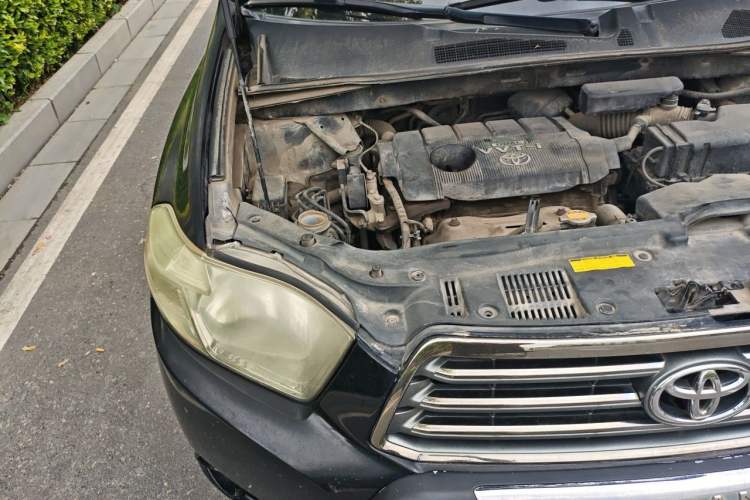 Used Toyota Highlander 2011 2.7L Two-Wheel Drive 7-Seater Luxury Edition Engine Bay Right