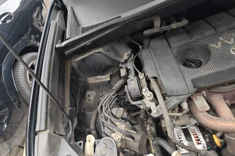Used Toyota Highlander 2011 2.7L Two-Wheel Drive 5-Seater Sport Edition Engine Bay Right
