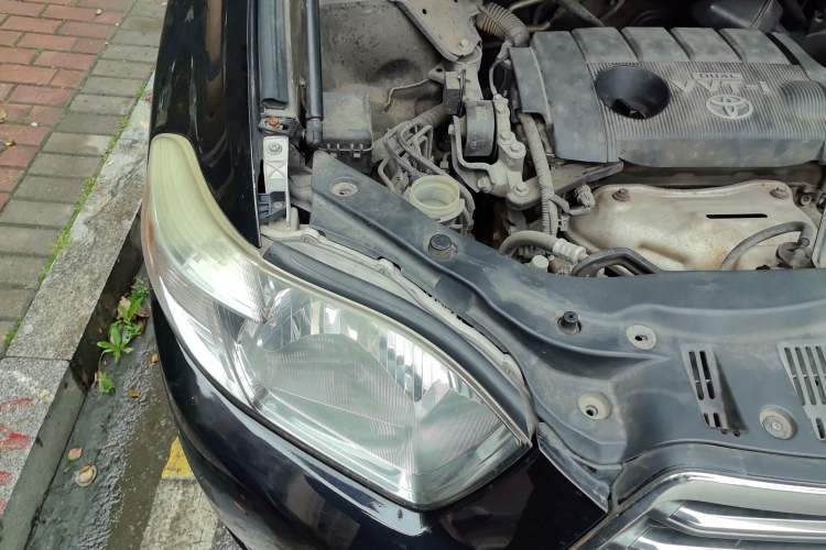 Used Toyota Highlander 2011 2.7L Two-Wheel Drive 7-Seater Luxury Edition Engine Bay Right