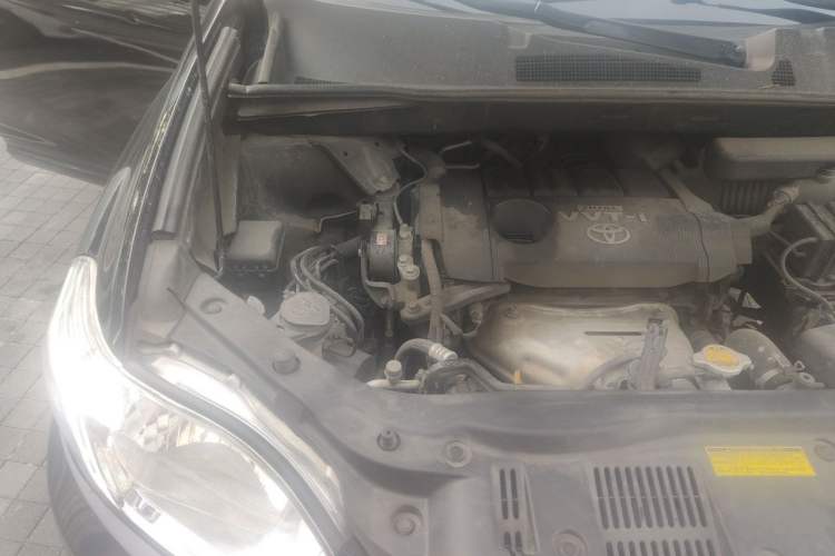 Used Toyota Highlander 2011 2.7L Two-Wheel Drive 7-Seater Luxury Edition Engine Bay Right