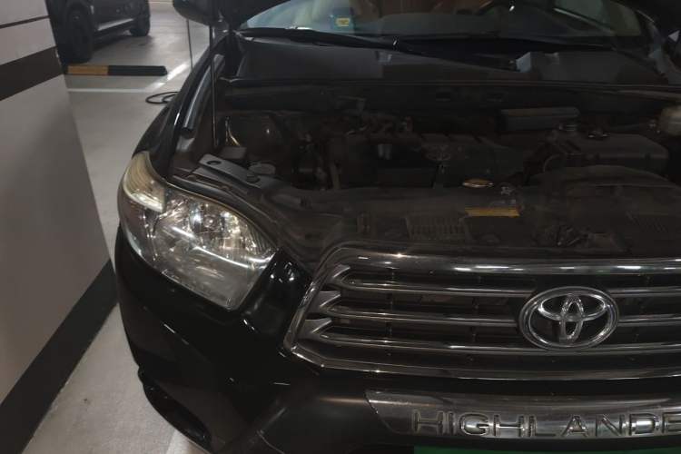 Used Toyota Highlander 2011 2.7L Two-Wheel Drive 7-Seater Luxury Navigation Edition Engine Bay Right