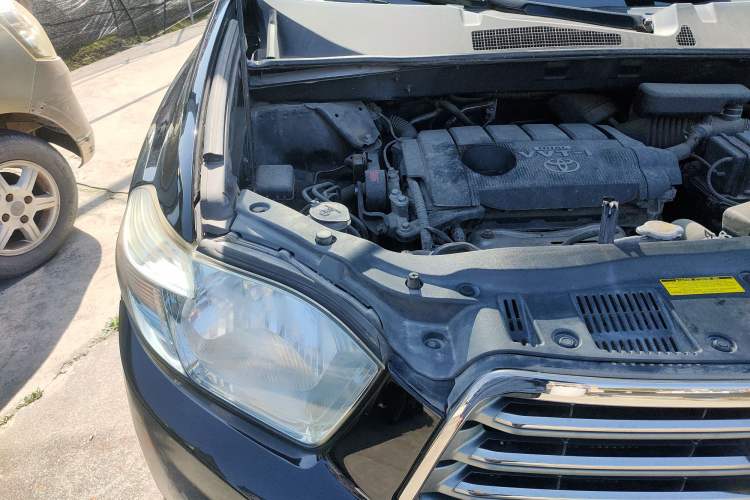 Used Toyota Highlander 2011 2.7L Two-Wheel Drive 7-Seater Luxury Edition Engine Bay Right