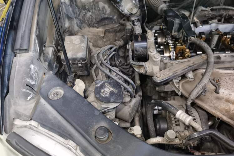Used Toyota Highlander 2011 2.7L Two-Wheel Drive 7-Seater Luxury Edition Engine Bay Right