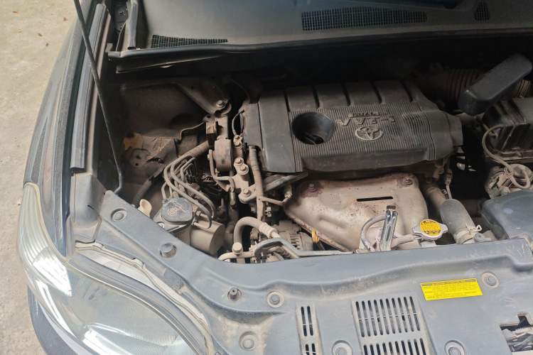 Used Toyota Highlander 2011 2.7L Two-Wheel Drive 5-Seater Sport Edition Engine Bay Right