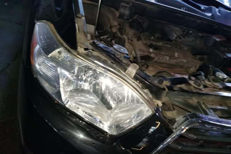 Used Toyota Highlander 2011 2.7L Two-Wheel Drive 7-Seater Elite Edition Engine Bay Right