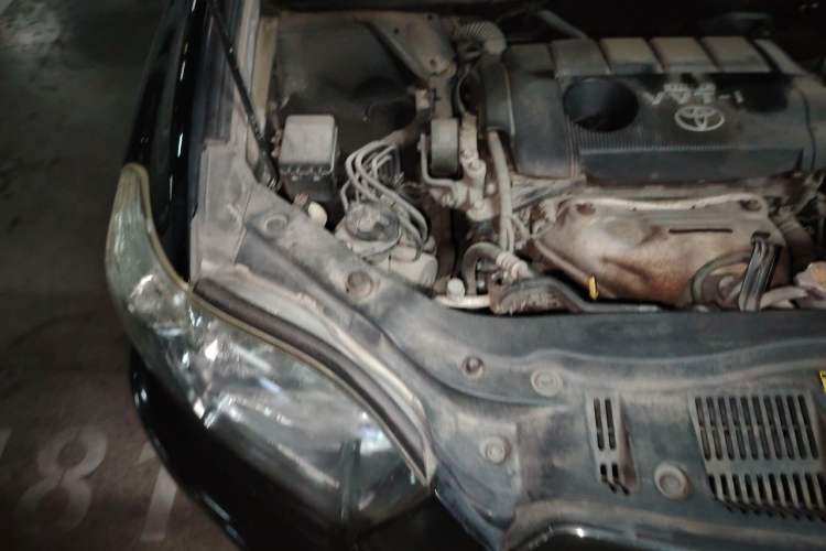 Used Toyota Highlander 2011 2.7L Two-Wheel Drive 7-Seater Luxury Edition Engine Bay Right