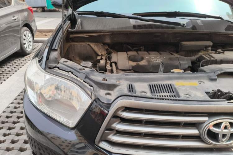 Used Toyota Highlander 2011 2.7L Two-Wheel Drive 5-Seater Elite Edition Engine Bay Right